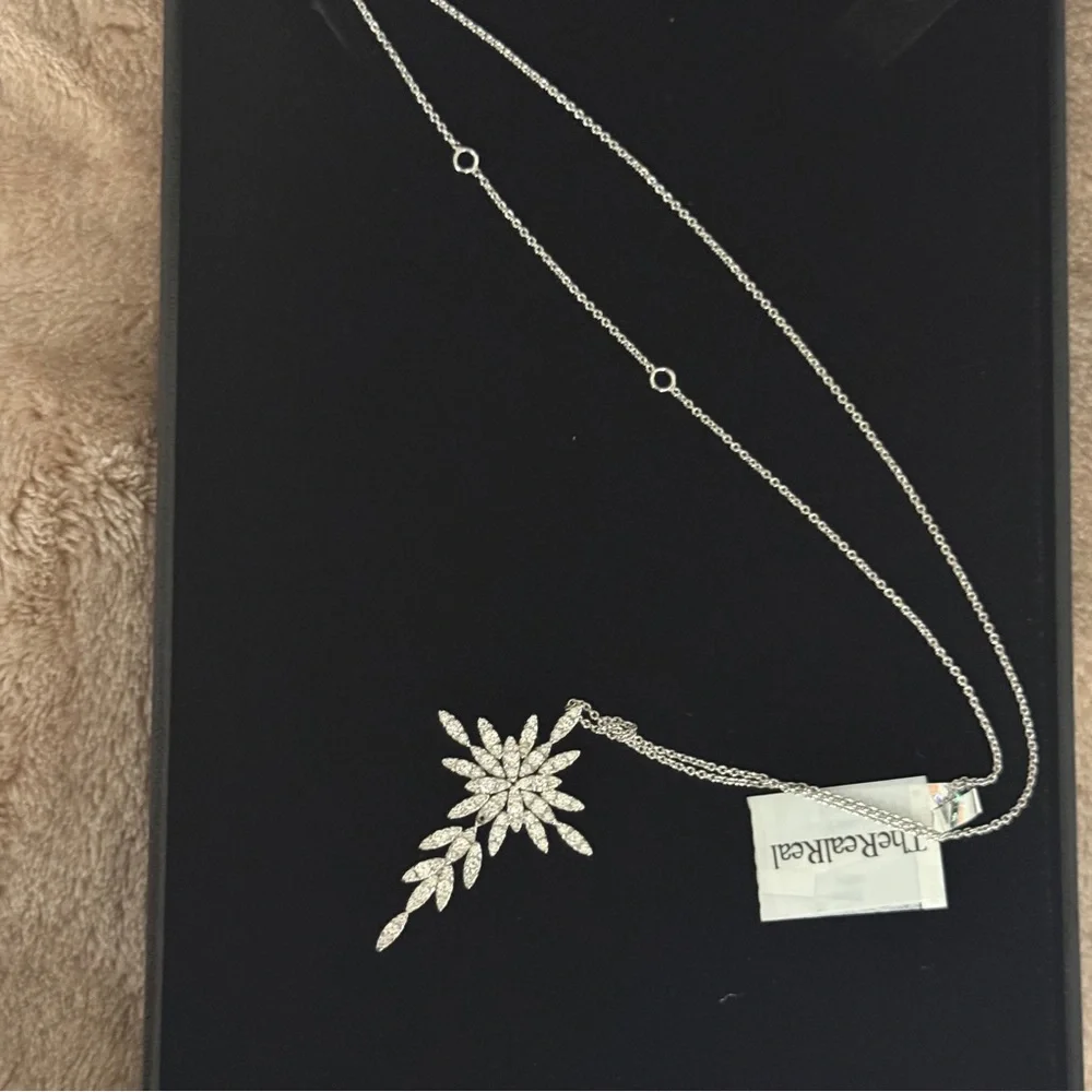 18 kt White Gold Snowflake/Cross Diamond Pendant Necklace - Picture 4 of 12